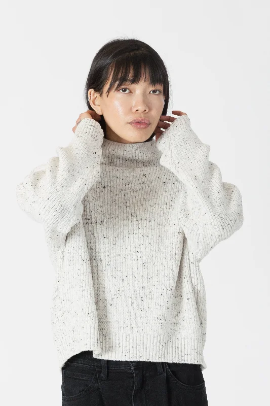 Beige knit pullover sweater -EVOLET FLECKED RIBBED MOCK NECK SWEATER