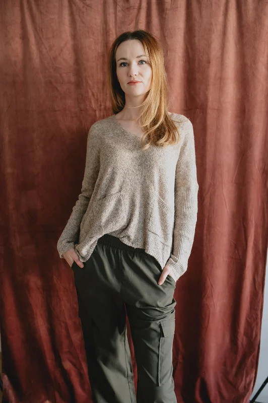 Pullover sweater with side slits -The Robin Pocket Sweater - Taupe