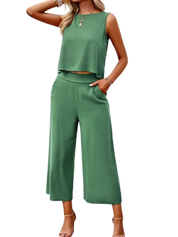 pants for casual -Sleeveless Cropped Top And Wide Pants Set In Green